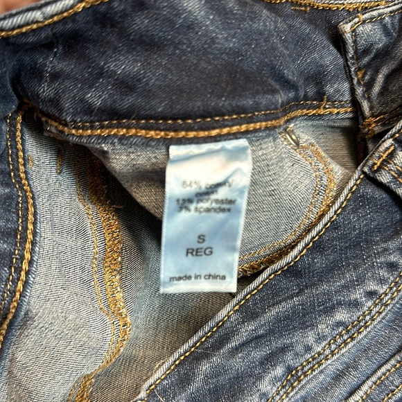 Women's High Rise Distressed Jeans - Picture 6 of 6